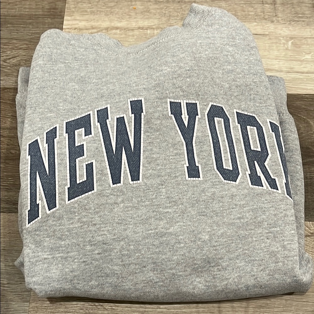 Grey oversized New York sweatshirt.